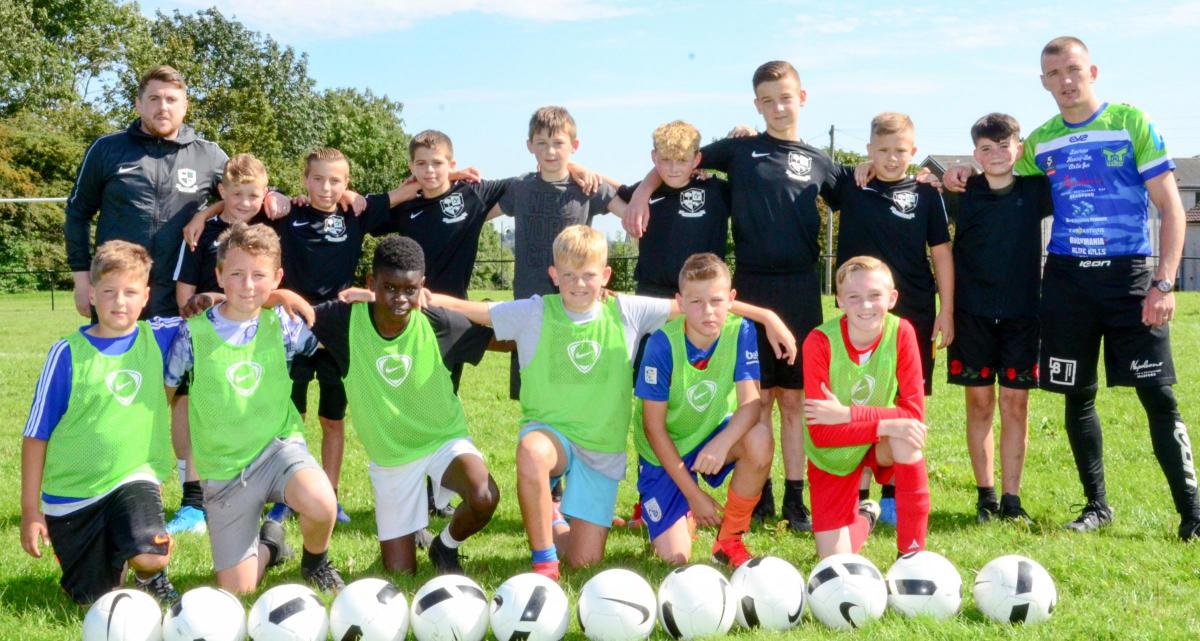 Boxer Darren Tetley Trains Up Holme Wood S U13 Football Team Bradford Telegraph And Argus